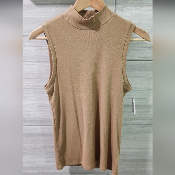 NWT GAP sleeveless mockneck shirt size medium camel color - Picture 1 of 4